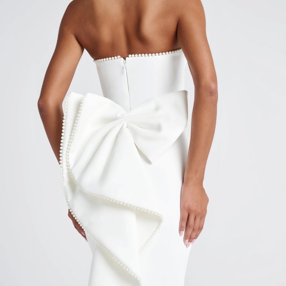 Strapless White Dress with Bow Accent - Picture 3 of 7